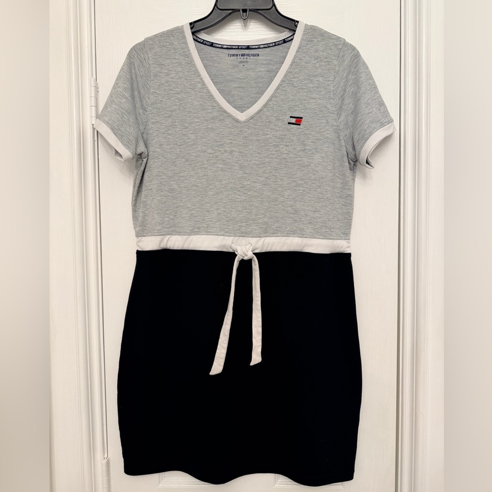 Tommy Hilfiger Gray and Black V‑Neck Tie‑Waist Dress